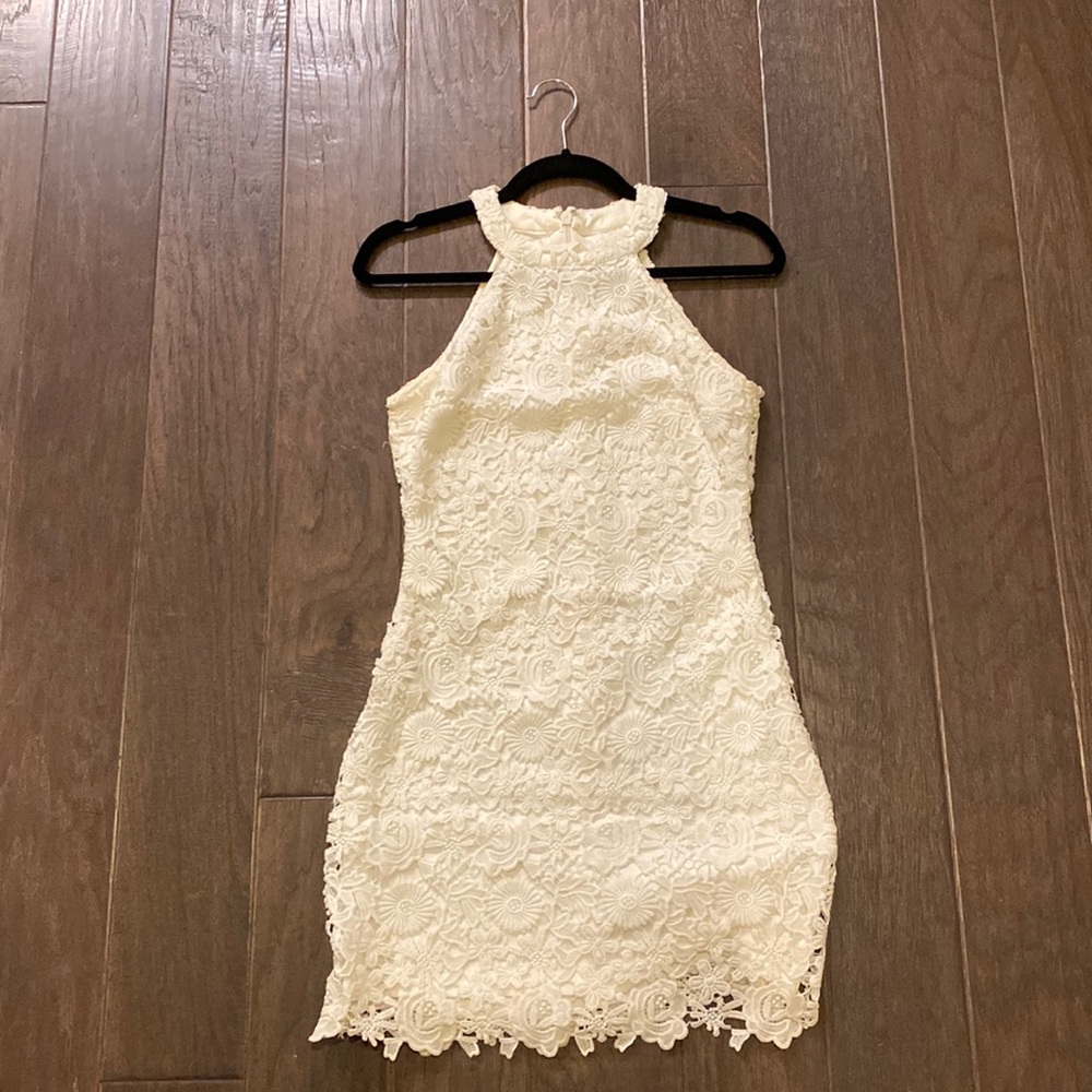 Lulu’s white dress